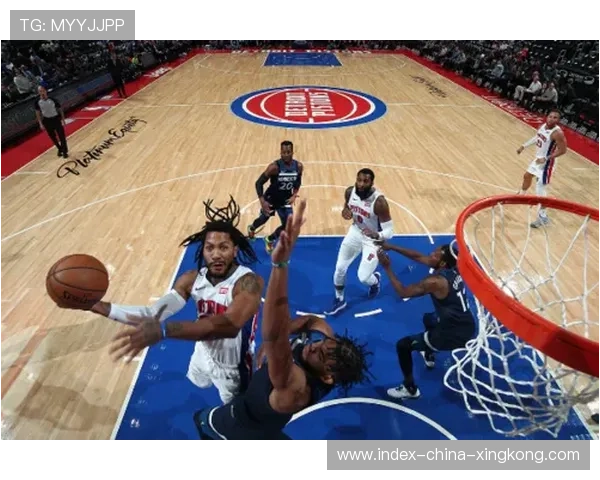 森林狼双塔联动完成空接暴扣